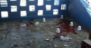 Las dos mujeres presuntamente estaban esperando ser atendidas al interior del lugar cuando sujetos armados les dispararon. Foto: Plumas Libres.