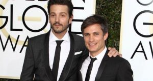 Diego Luna y Gael García Bernal, en los pasados Globos de Oro. Foto: EFE