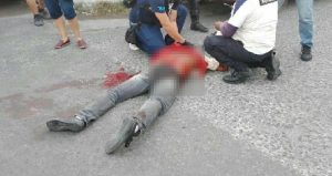 El dueño lo alcanzó y lo hirió para recuperar su motocicleta que le había robado. Foto: Especial vía Plumas libres 