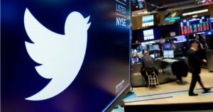 En esta foto se ve el logo de Twitter en medio del piso de la Bolsa de Valores de Nueva York, el 8 de febrero del 2018. Foto: Richard Drew, File, AP