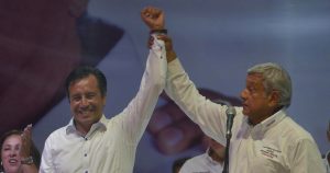 Cuitláhuac García y López Obrador están arriba en Veracruz. Foto: Cuartoscuro