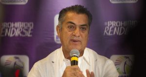 Los funcionarios estatales recabaron firmas durante horario laboral Foto: Cuartoscuro 