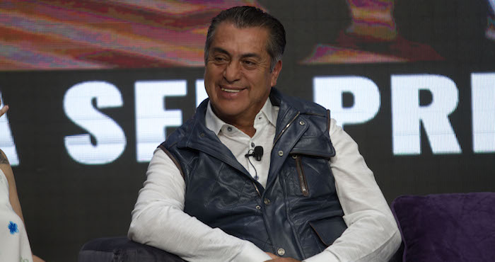 "El Bronco" cierra campaña con "charla digital", junto a Lolita Cortés; encuestas lo ponen en cuarto lugar