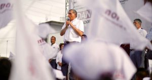 El estudio levantado del 7 al 9 de junio arrojó que 43 por ciento de los 480 electores entrevistados considera que el morenista se perfila para resultar victorioso en los comicios del próximo 1 de julio. Foto: Twitter / @adan_augusto