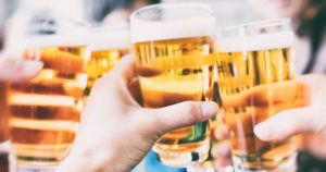 El alcohol mejora nuestras habilidades para hablar otros idiomas. Foto: TICbeat