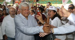 López Obrador inició en Colima los actos de cierre de su campaña presidencial Foto: Cuartoscuro 