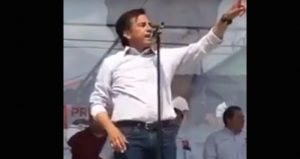 “Ahí anda el hijo, ell bodoque de Andrés…. de este... no, no. no”, dijo el candidato de Morena a la Gubernatura de Veracruz. Foto: Especial.