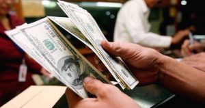 La clave para ser millonario además de ahorrar es invertir. Foto: EFE