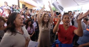 En la imagen, María Rojo (centro), candidata de la coalición “Juntos Haremos Historia” en Coyoacán. Foto: Adolfo Vladimir, Cuartoscuro.