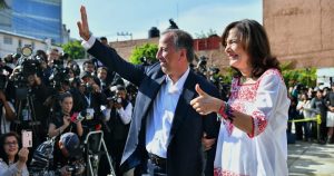  José Antonio Meade Kuribreña, candidato a la Presidencia de la República de la coalición Todos por México, votó esta mañana en la casilla 0727. Foto: Equipo de campaña José Antonio Meade.