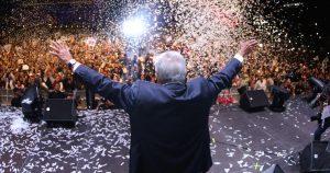 Andrés Manuel López Obrador, virtual ganador de la elección presidencial, ofreció un mensaje en el Zócalo capitalino ante miles de sus simpatizantes. Foto: Diego Simón Sánchez, Cuartoscuro