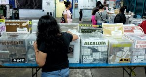 Aspectos de los últimos minutos de casillas abiertas en el barrio de la Merced en la delegación Cuauhtémoc, en la Ciudad de México. Foto: Andrea Murcia, Cuartoscuro