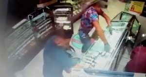 Sujetos irrumpen en joyería de San Luis Potosí. Foto: captura de pantalla.