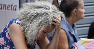 Las mujeres son uno de los grupos más afectados por la crisis. Foto: AP