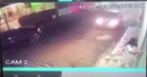 Hombres armados secuestran a estudiante cuando llegaba a su casa en Boca del Río, Veracruz. Foto: Captura de pantalla.