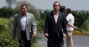 Nabor Nava, entonces titular de Seguridad Pública, y Javier Duarte de Ochoa, en 2016. Foto: Cuartoscuro
