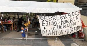 Grupos de familias desplazadas denuncian al Gobierno de Chiapas que han sido amenazados por el grupo paramilitar que los sacó de su comunidad. Foto:  Sandra de los Santos, Chiapas Paralelo.