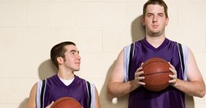 Personas altas tienen más riesgo de padecer cáncer. Foto: TICbeat