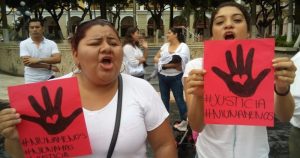 Las mujeres protestaron contra el aumento en el número de desapariciones durante la administración de Miguel Ángel Yunes. Foto: Plumas Libres 