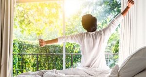 Según un estudio, el madrugar reduce el riesgo de padecer cáncer de mama. Foto: TICbeat