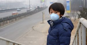 La exposición de los niños al aire contaminado aumenta su riesgo de padecer obesidad. Foto: TICbeat