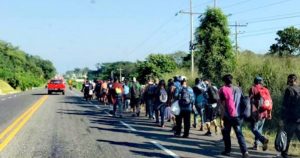 Un quinta caravana de personas migrantes centroamericanas fue detenida por Policías Federales de México, en Chiapas. Foto: Darinel Zacarias, Chiapas Paralelo. 