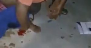 El esposo de la mujer grabó difundió el video en redes sociales. Imagen tomada de video 