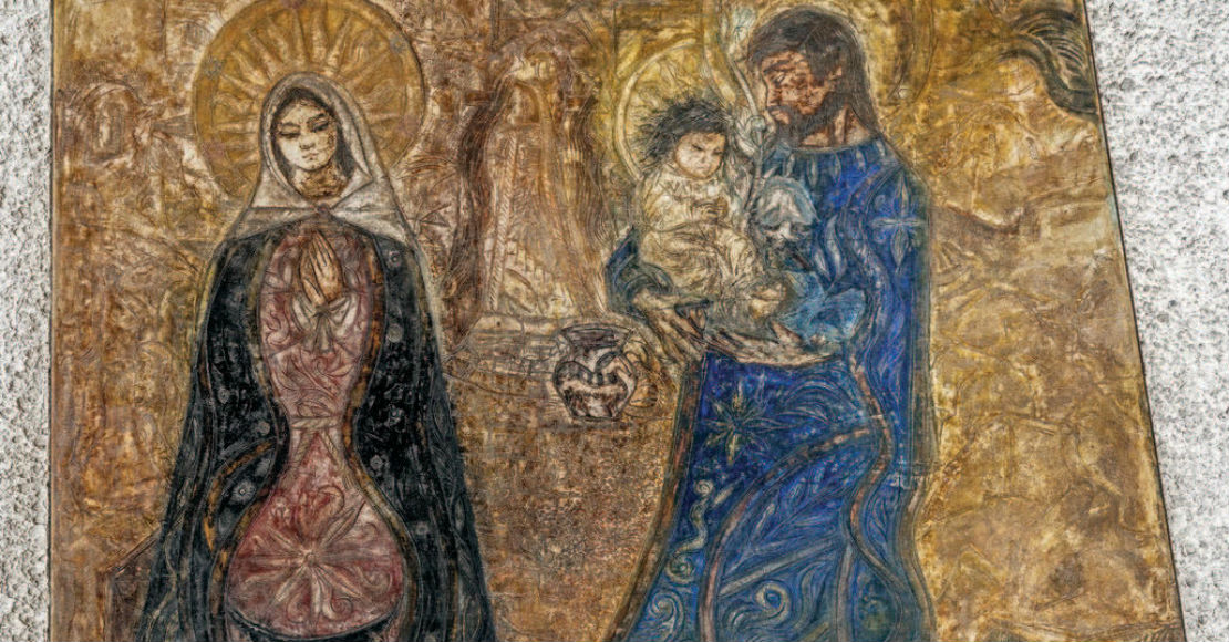 Elvira Gascón: 
San José y la Virgen, 1968. Concreto teñido, 3.75 x 3 m. Capilla del Estudiantado Mayor Josefino, Ciudad de México. D.R. © Marco Pacheco, p. 229.