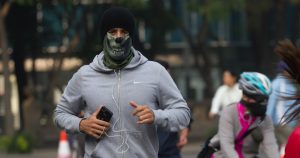 El ejercicio bajo temperaturas frías o durante el clima invernal puede ayudar a quemar más calorías. Foto: Moisés Pablo / Cuartoscuro