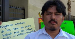 Cansado por la falta de pago, el maestro decidió coserse los labios como medida de protesta. Foto: Chiapas Paralelo