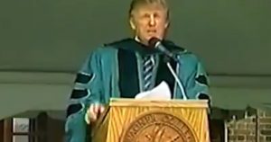 El video fue recuperado por el comediante Trevor Noah. Imagen tomada de video 