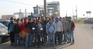 Los ahora desempleados se manifestaron la mañana de ayer. Foto: Plumas Libres.