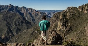 A diferencia de otros corredores profesionales Silvino Cubesare no entrena. Cuando está en su terruño se dedica a sembrar maíz o a aporrear frijol para sobrevivir. Foto: Duilio Rodríguez, Pie de Página