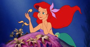 Ariel, cuya voz original hace Jodi Benson, en una escena de "La Sirenita". La cinta animada celebra este año su 30 aniversario. Foto: Disney vía AP