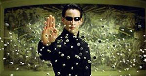 Convertida en un icono pop, su estética minimalista la ha hecho perfectamente reconocible para varias generaciones: ropa de cuero y gafas de sol. Foto: Warner Bros