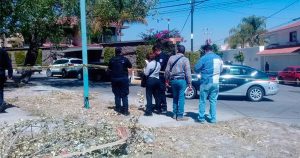 Policías rescataron a un supuesto violador en la colonia Urbi Villa Real en la capital de San Luis Potosí. Foto:  Pulso San Luis