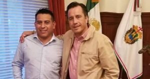 Ignacio Pablo Sánchez Alcalde morenista por Santiago Sochiapa convirtió el ayuntamiento en empresa familiar y presume su amistad con Cuitláhuac García. Foto: Plumas Libres