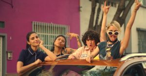 Desenfrenadas, la serie protagonizada por Tessa Ía y Barbara López. Foto: Twitter vía @NetflixLAT