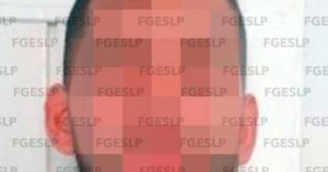 Los policías trasladaron al hombre a las oficinas de la corporación, donde se realizó su certificación médica y fue puesto a disposición de la autoridad competente por el probable delito de extorsión. Foto: Pulso
