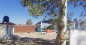 Cuando fue descubierto, el director rompió la cerca con su coche y logró escapar. Foto: Plumas Libres.