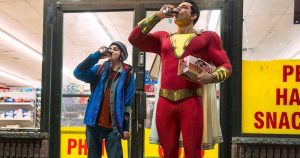 Se espera que el remake de "Hellboy" desbancara al superhéroe de DC, mas eso no ocurrió.
Foto: DC 