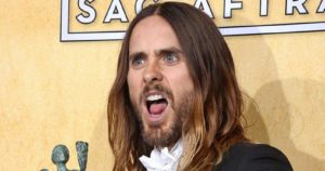 En una imagen que Leto ha publicado en su cuenta de Instagram, el que fuera el Joker de Suicide Squad ha celebrado los diez años del lanzamiento de "This is War", aclamada canción de su grupo 30 Seconds to Mars. Foto:EFE