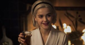La joven bruja de la familia Spellman tendrá mucho por lidiar para tratar de encontrar el equilibrio entre su mundo mágico en la Academia de Artes Obscuras y el mundo mortal junto con sus amigos del poblado de Baxter. Foto: Netflix