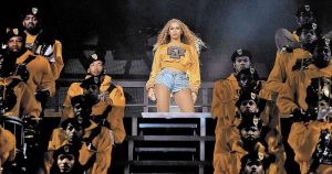 Homecoming nos deja adentrarnos en el proceso y los sacrificios físicos y emocionales que conllevaron la conceptualización. Foto: AP