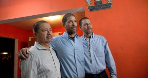 Los hermanos llegaron justo en el festejo del Día de las Madres a su domicilio en la colonia Loma de Rodriguera, en Culiacán, donde fueron recibidos por sus familiares. Foto: Cuartoscuro