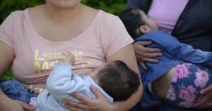 La leche humana en los primeros siete días ayuda para el buen desarrollo inmunológico del bebé. Foto: Artemio Baz, Cuartoscuro.