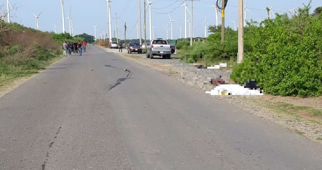 Matanza en Oaxaca: 7 cuerpos a pedazos, 2 mujeres y 5 hombres, en la carretera a Ayotzitepec Muertos-oaxaca
