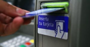 En abril del año pasado, un grupo realizó el mayor ciberataque en la historia de México, al desviar cientos de millones de pesos de varios bancos. Luego del ataque, el gobernador del Banco de México anunció la creación de una nueva unidad encargada de mejorar la protección de los bancos del país. Foto: Isaac Esquivel, Cuartoscuro