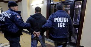 El director de ICE ha dicho que está decidido a llevar a cabo las políticas del Presidente. Foto: AP