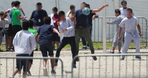 Trump elimina la asistencia legal y las clases de inglés para las niñas y los niños migrantes